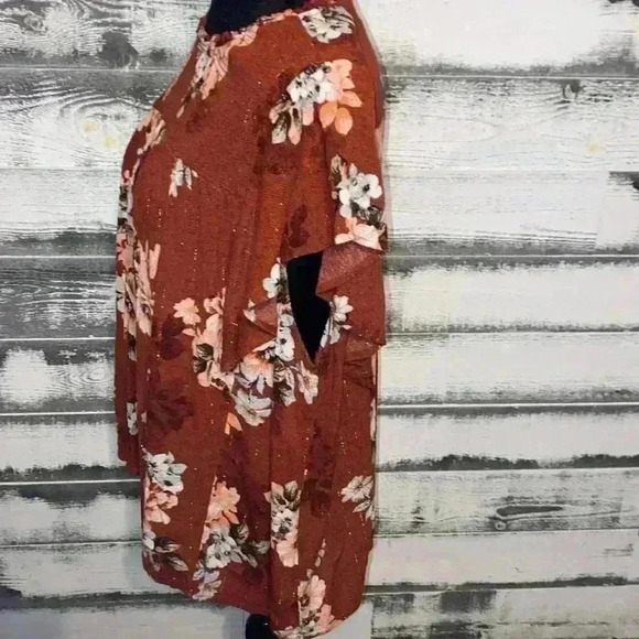 Maurice’s floral Gold sparkle top size 1 - Picture 3 of 5